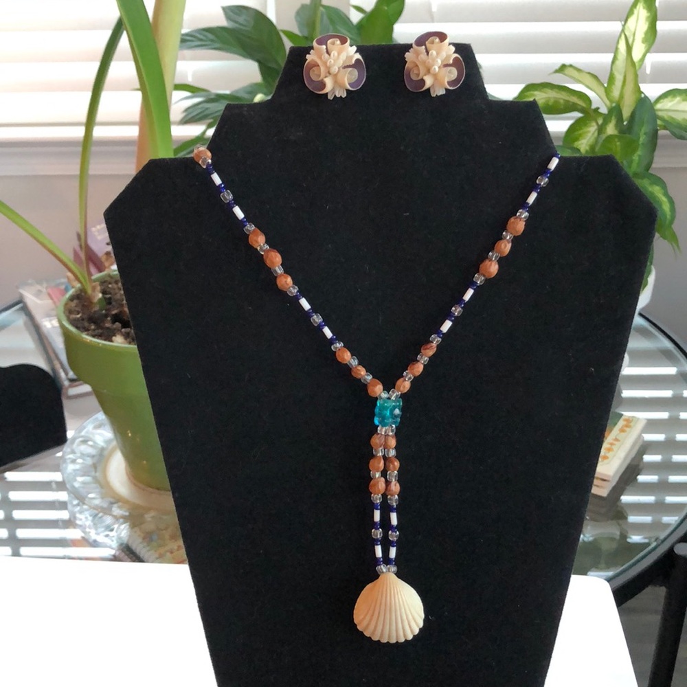 Vintage shell necklace and screw on earrings set